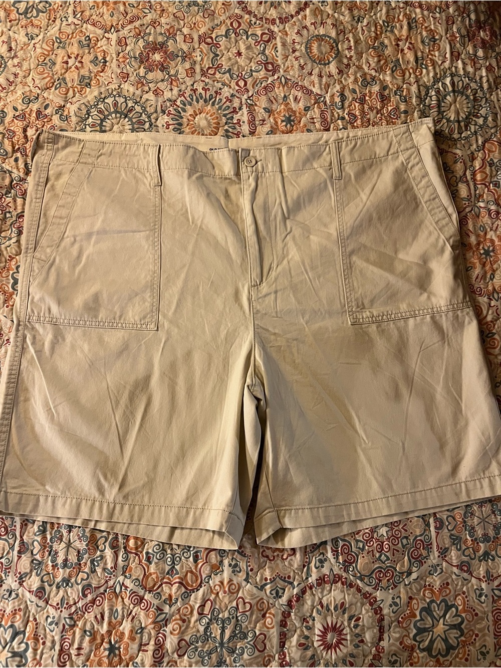 NWOT Mens Big & Tall Old Navy Khaki Shorts sz 52 “Lived In Straight” Style